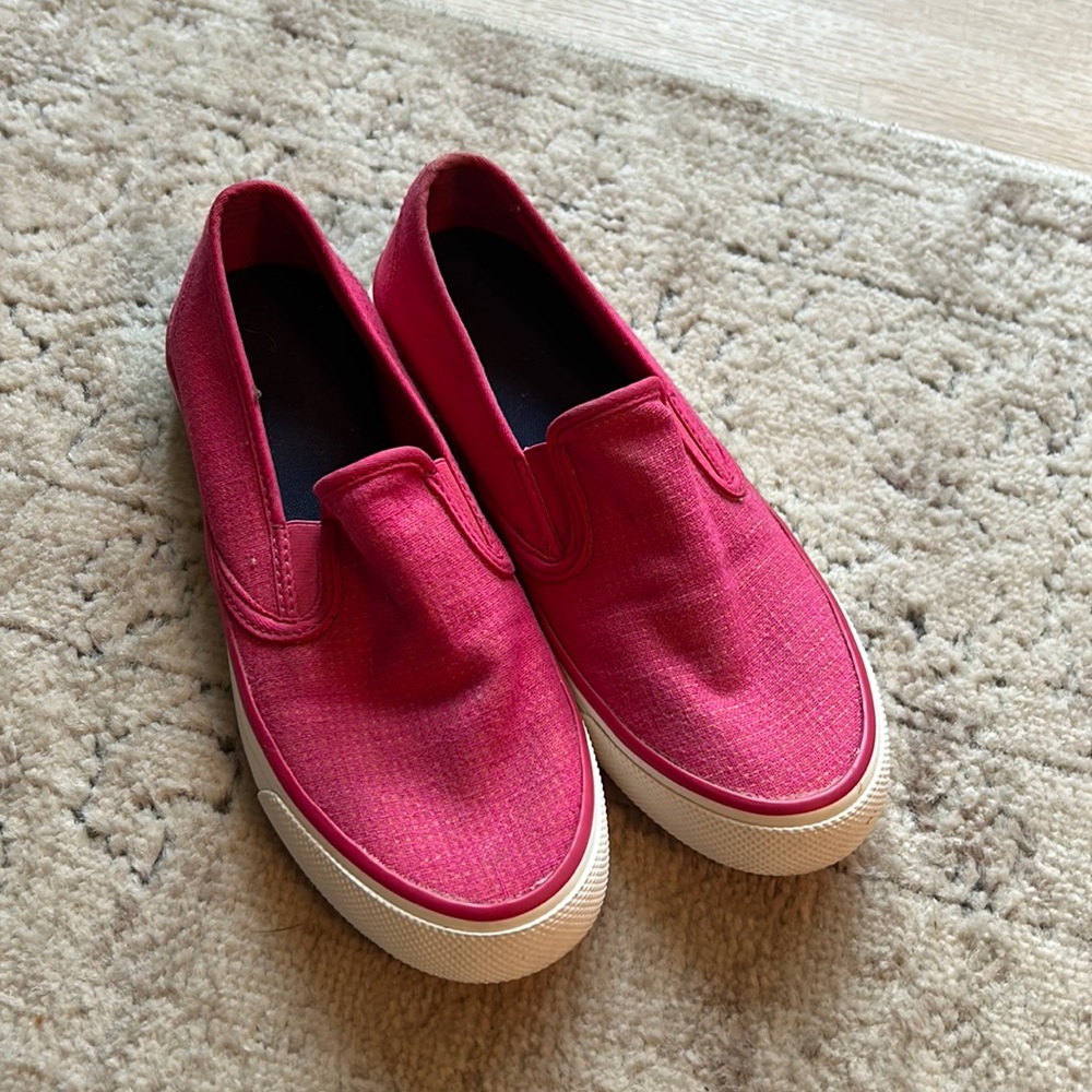 Women’s pink Sperry slip on sneakers